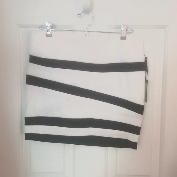 Sloosh Womens Skirt NWT - Picture 1 of 6